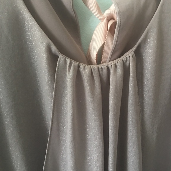 Elegant back tie shell - Picture 6 of 8